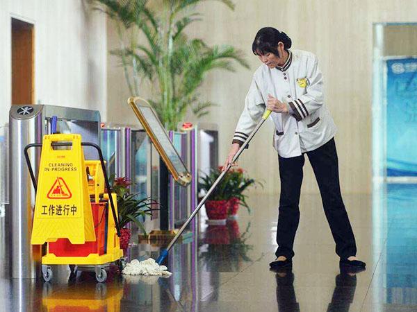 為什么現在很多企業保潔選擇托管，而不是自招呢？